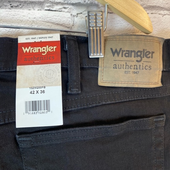 Wrangler Authentics Mens Black Relaxed Fit Straight Leg Jeans Size 42x36 NWT - Picture 7 of 8
